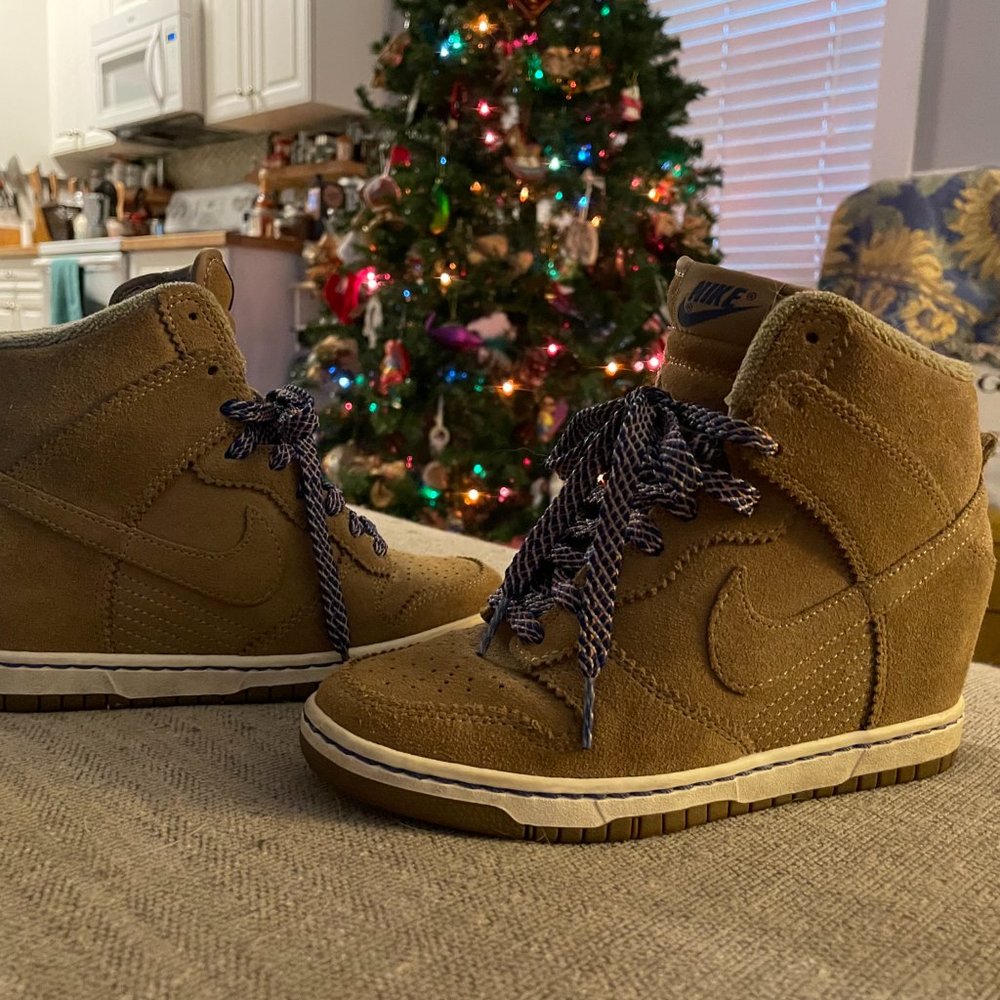 LIKE NEW Tan Nike High Top Wedge Sneakers 5.5